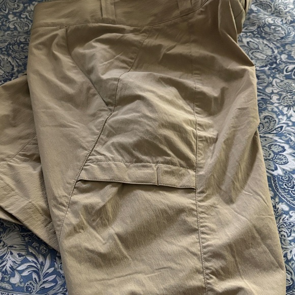 Exofficio Women's Cargo Shorts in Khaki - Picture 5 of 10